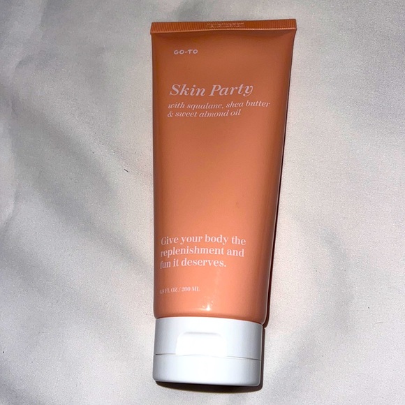 Go-To Skin Party Natural Body Lotion Moisturizer (6.76 fl oz | 200 ml) - Picture 2 of 3